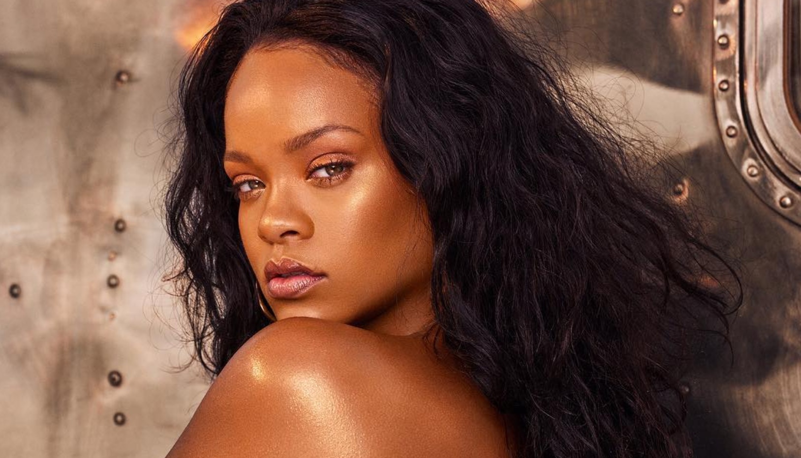 Rihanna presenta Body Lava: el iluminador obligatorio para primavera (y también verano)