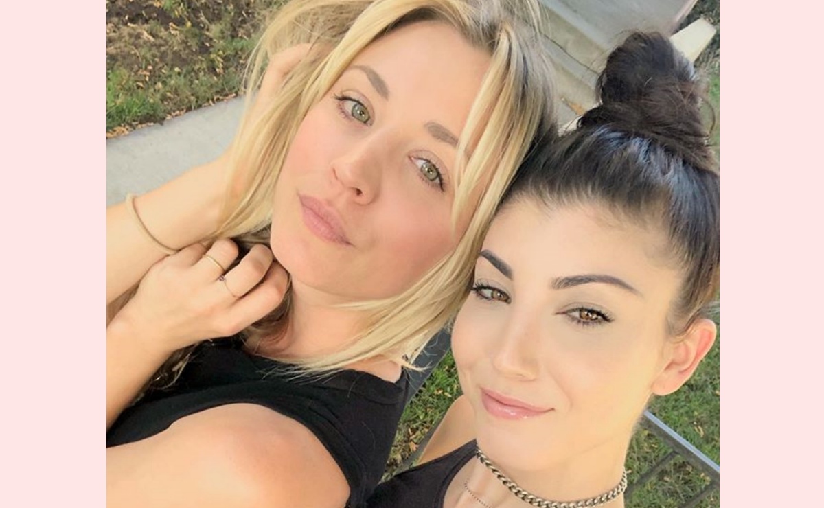 Kaley Cuoco y su hermana posan con leggings negros en Instagram