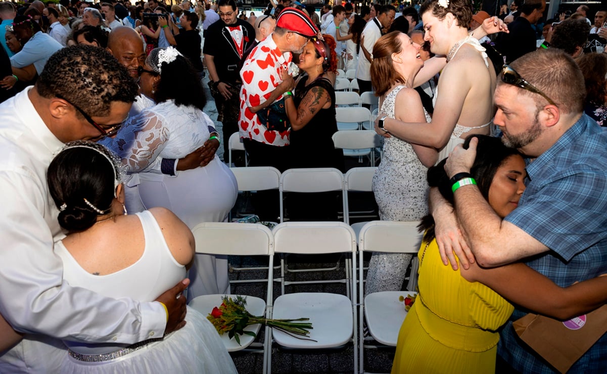 Al menos 500 parejas que pospusieron su boda por el Covid-19, celebran masiva boda en NY 