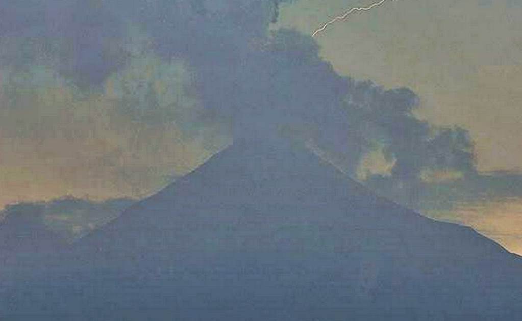 Volcán de Colima mantiene constante actividad