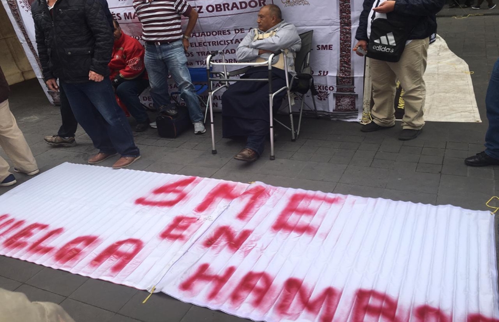 SME se deslinda de disidentes que protestan frente a Palacio Nacional