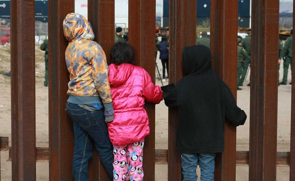 Jueza ordena dar albergue seguro para niños migrantes que cruzan la frontera en EU