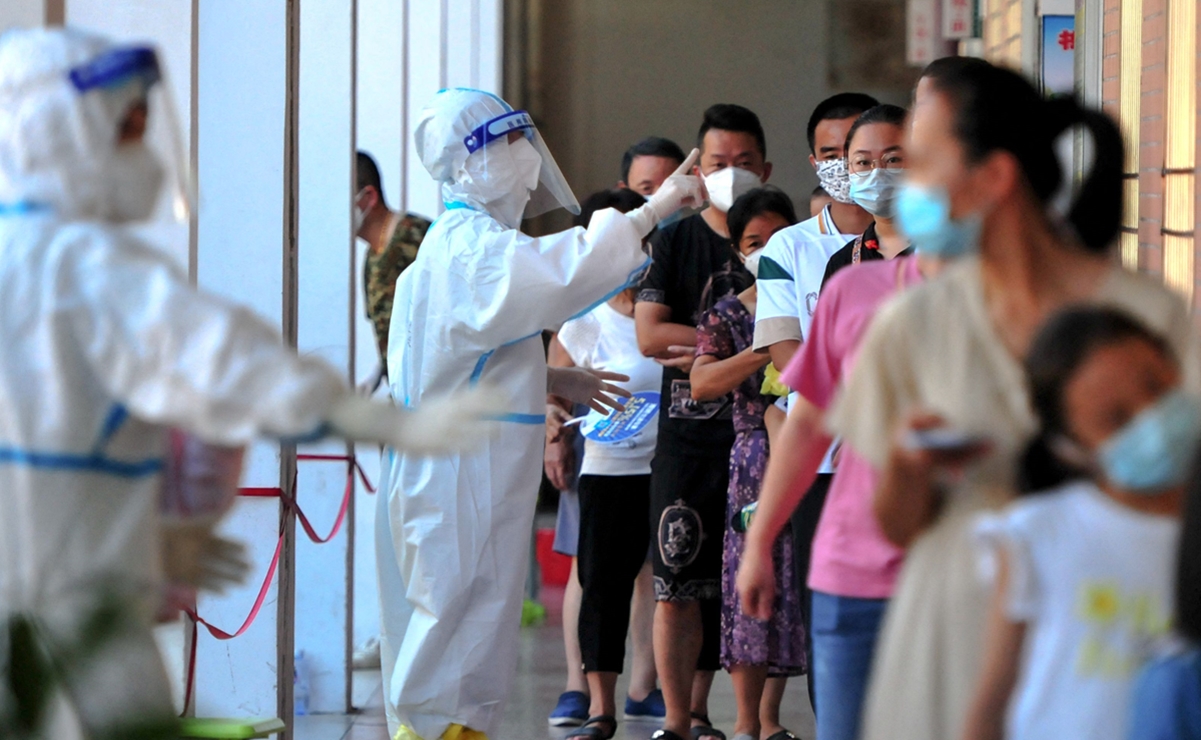 Tras entrar en cuarentena, ciudad de China sigue sumando contagios de Covid