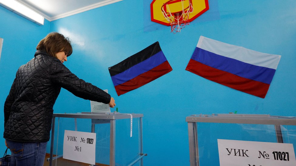 Autoridades prorrusas celebran "victoria" en los referendos de anexión en zonas ocupadas de Ucrania