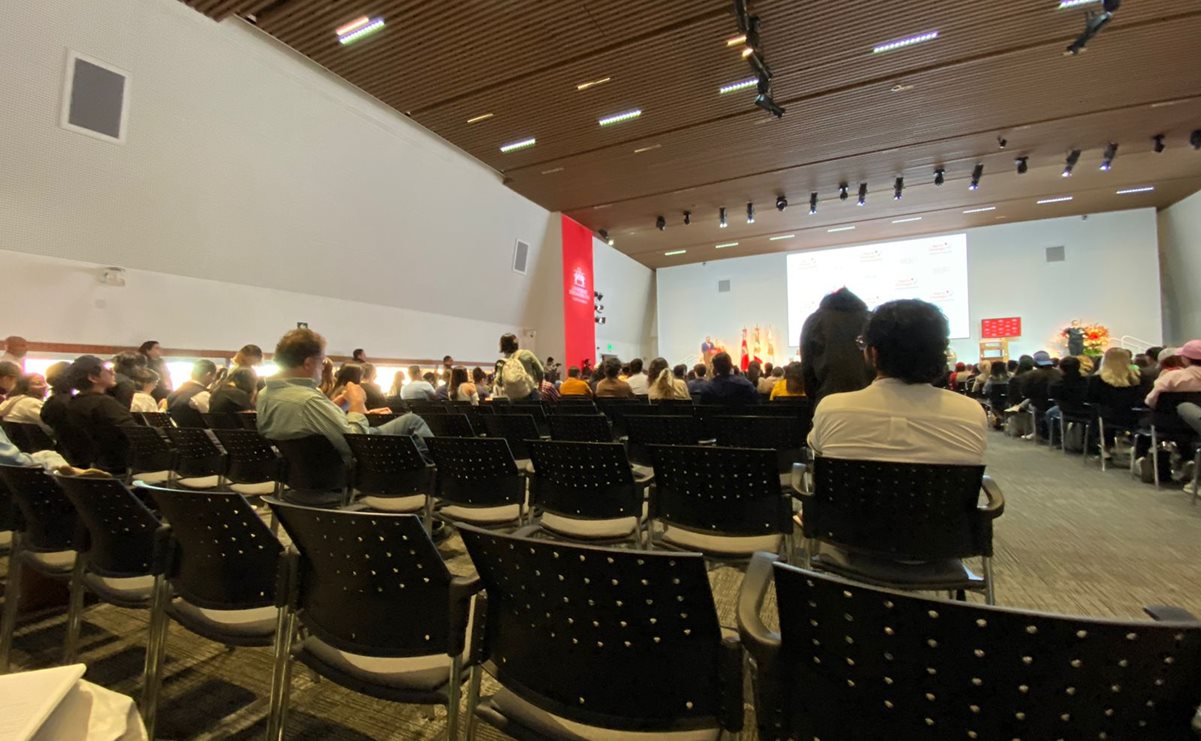 Álvarez Máynez no llena auditorio en su visita a la Ibero; estudiantes cuestionan prácticas políticas de MC