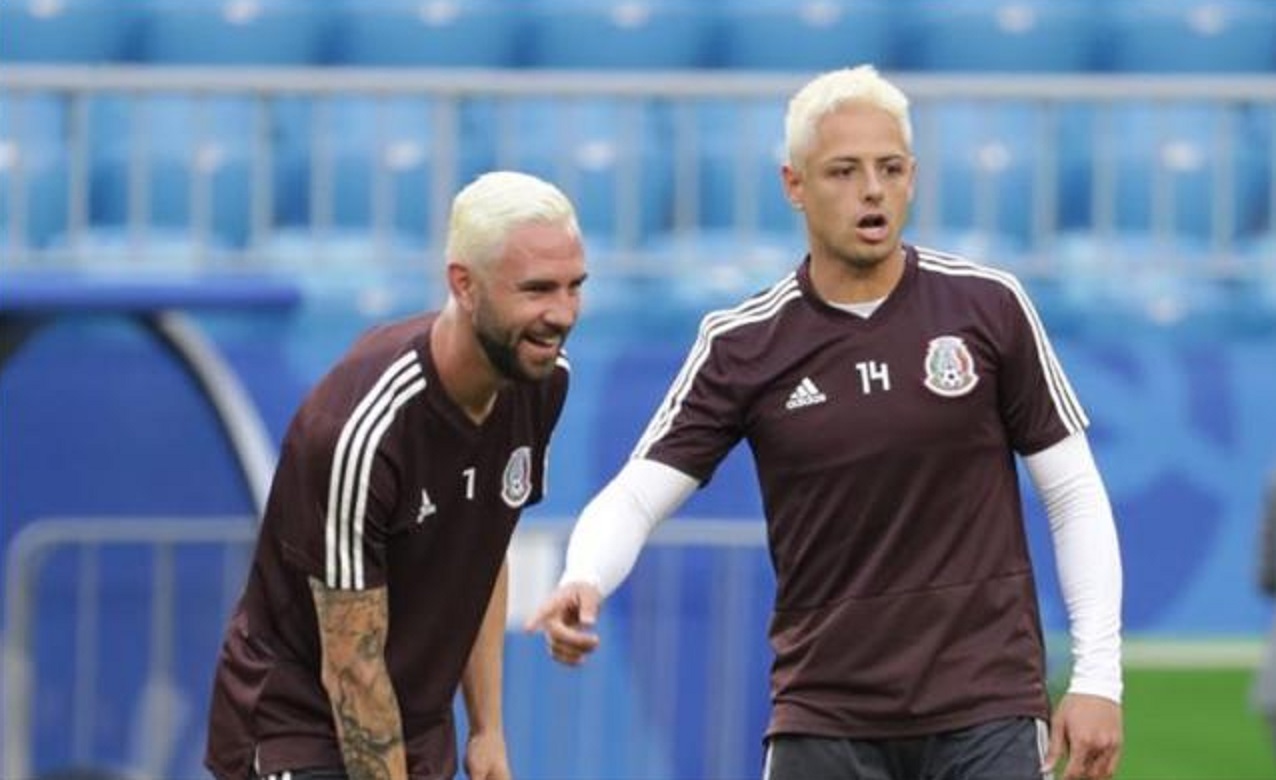 ​Chicharito y Layún estrenan look para enfrentar a Brasil