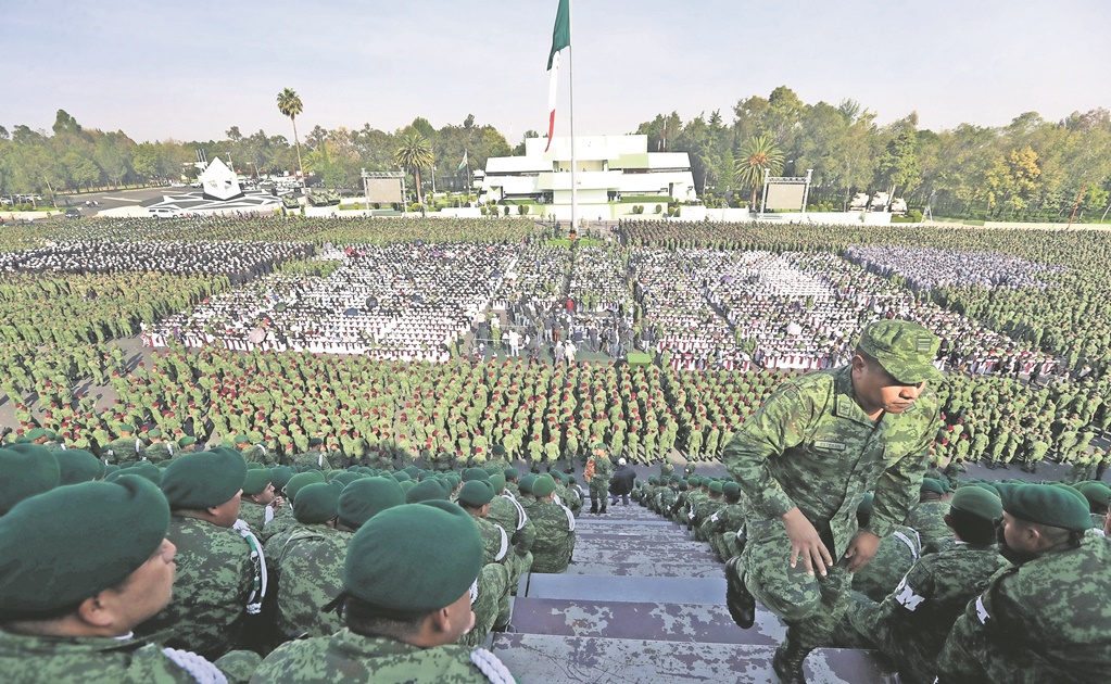 AMLO convoca a los militares a acabar con la inseguridad