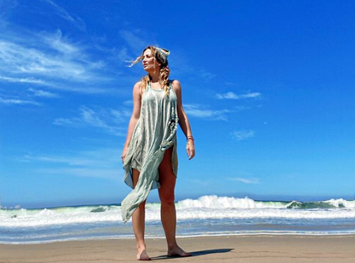 Andrea Legarreta impacta al lucir cuerpazo en mini bikini 