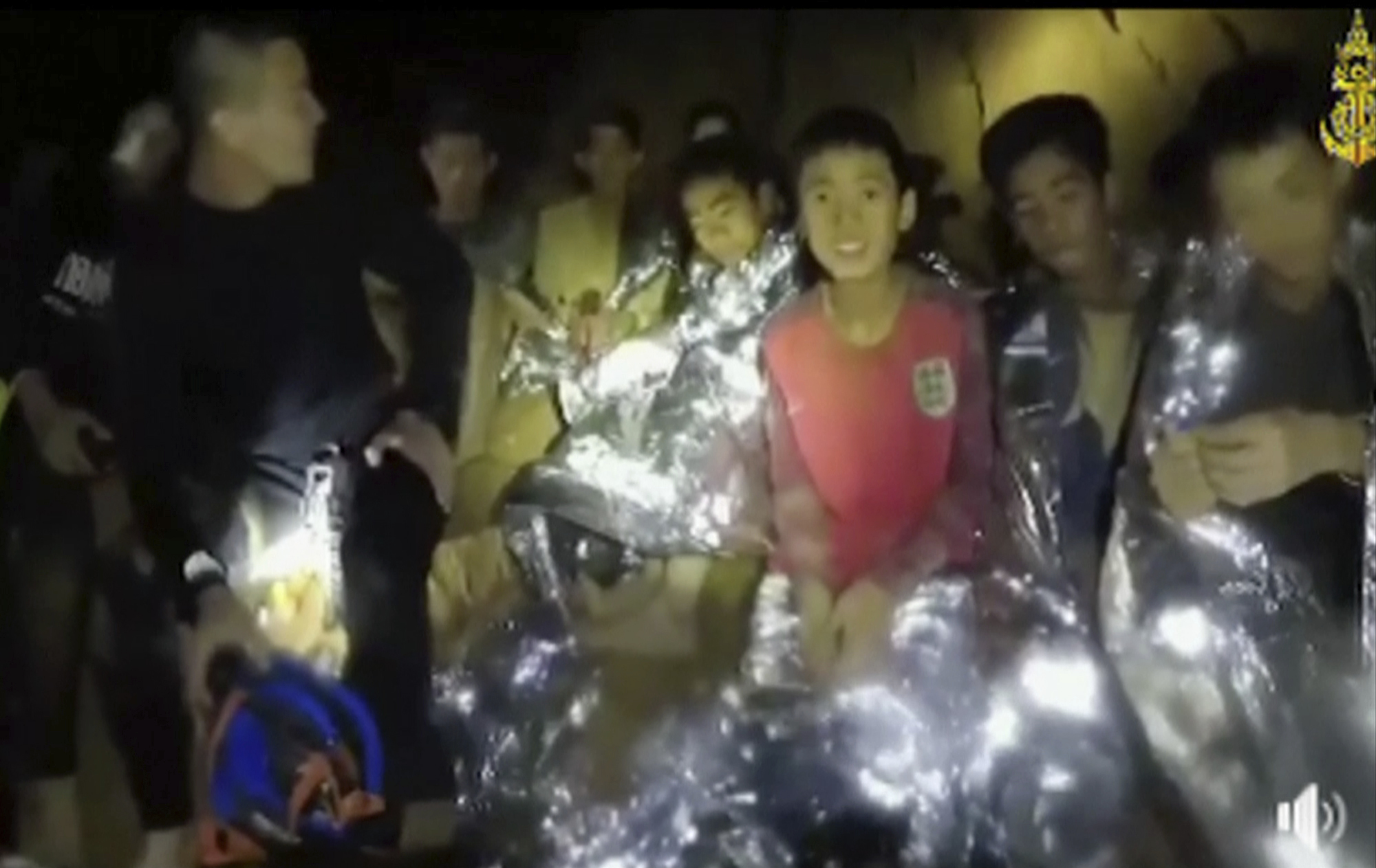 Niños atrapados en una cueva de Tailandia aprenden a bucear para su rescate