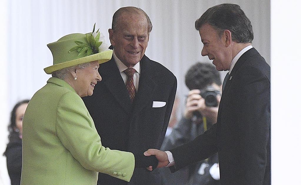 Juan Manuel Santos se reúne con reina Isabel II 