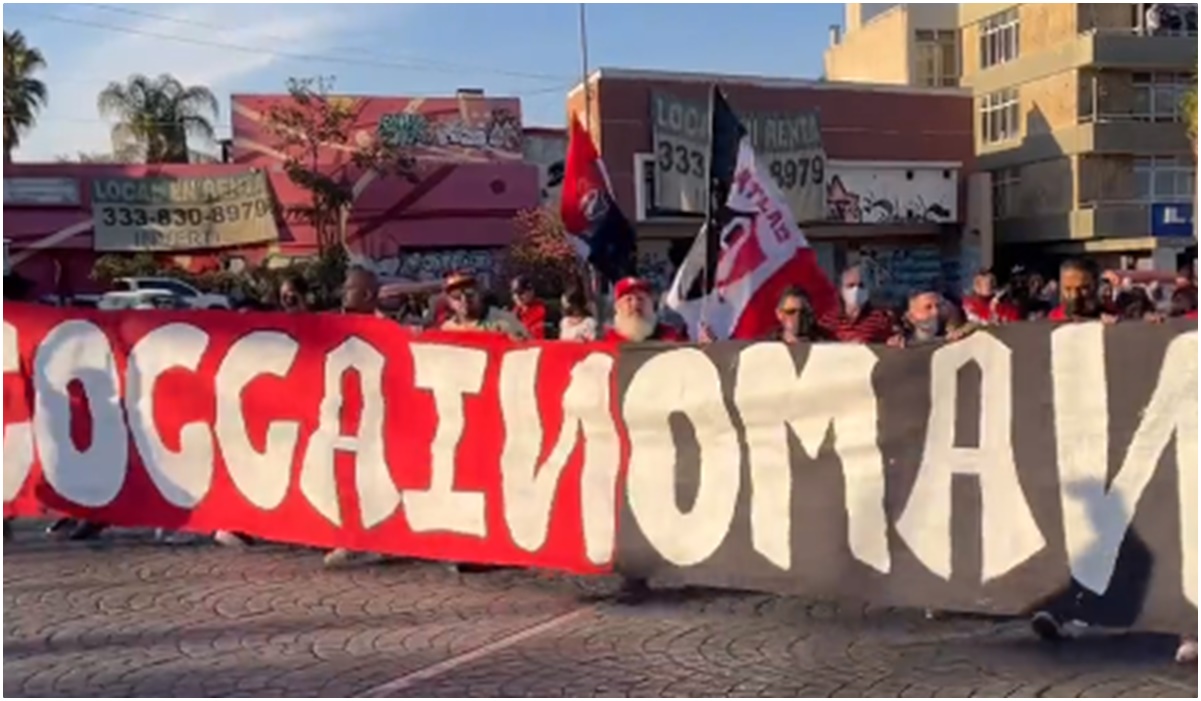 Aficionados del Atlas inician la Marcha por la Paz en Guadalajara