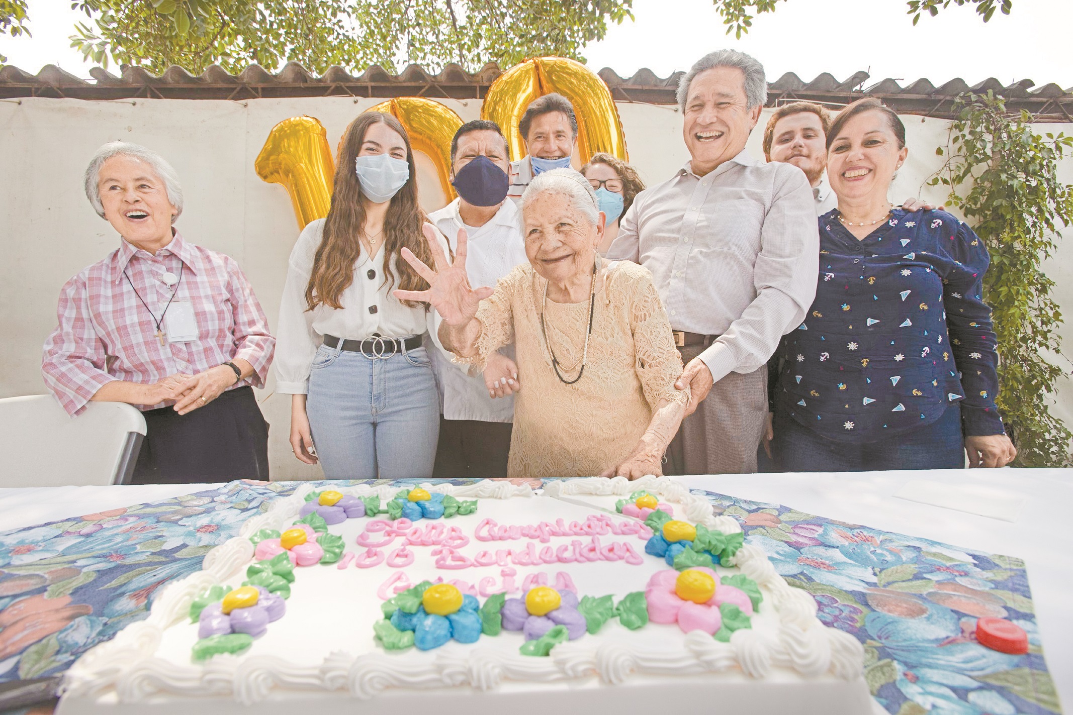 "100 años no los cumple cualquiera" 