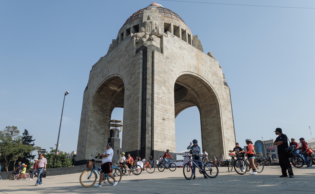 Amantes de la bici participan en la Gran Rodada en la Ciudad de México