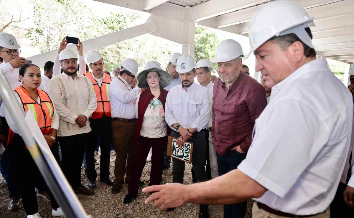 Alfredo Ramírez Bedolla y Zoé Robledo supervisan construcción de hospital indígena en Aquila, Michoacán