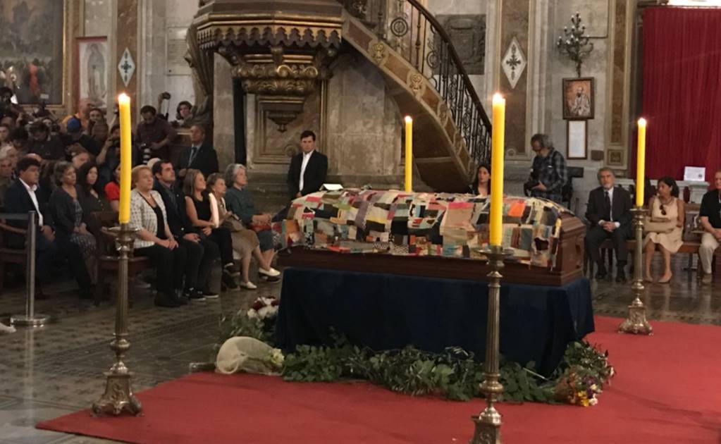 Velan al poeta Nicanor Parra en la Catedral de Santiago