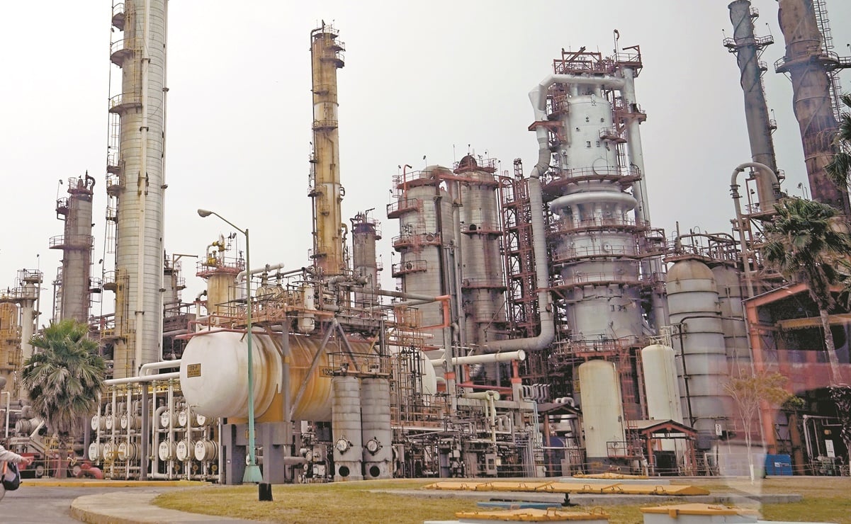 AMLO visita en privado refinería de Cadereyta en Nuevo León