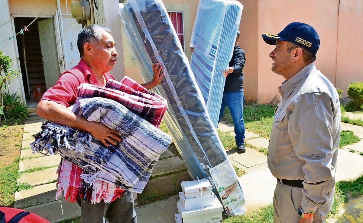 Entregan ayuda a damnificados en Chalco por lluvias