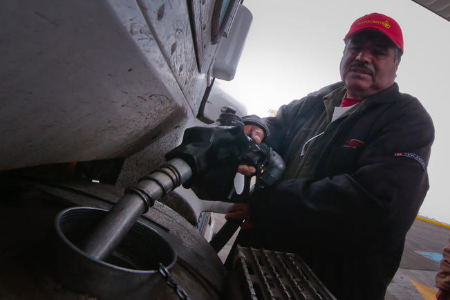 Insumos de Pemex pegan a la gasolina