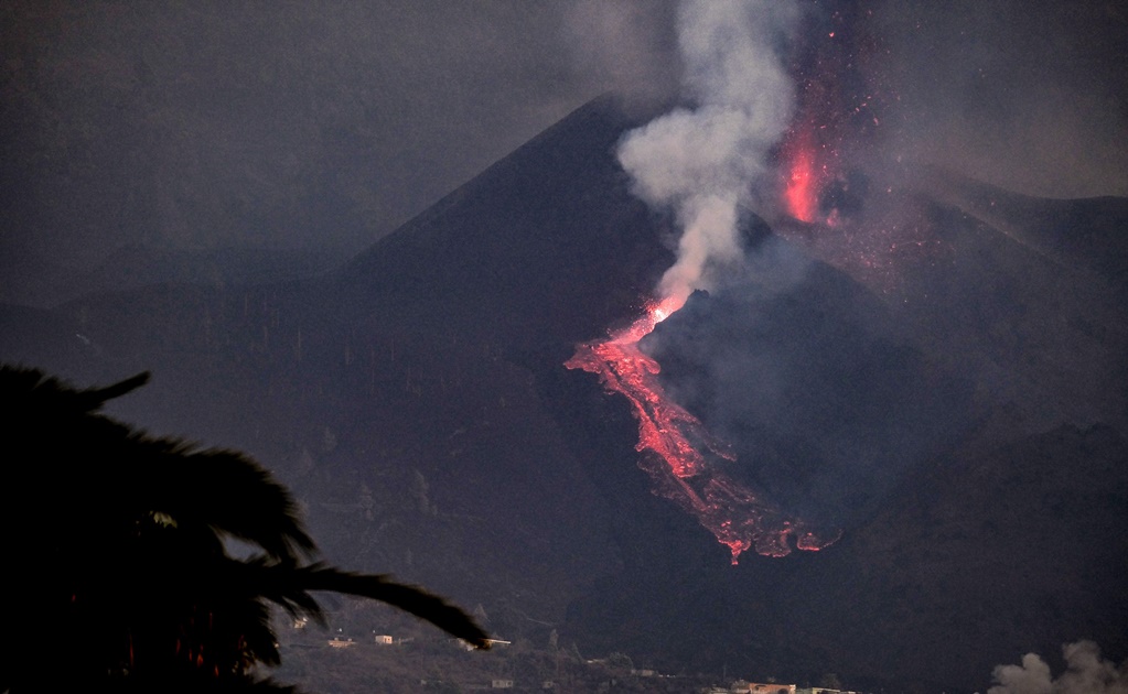 Lava del volcán en La Palma alcanza el mar a 9 días de que inició la erupción