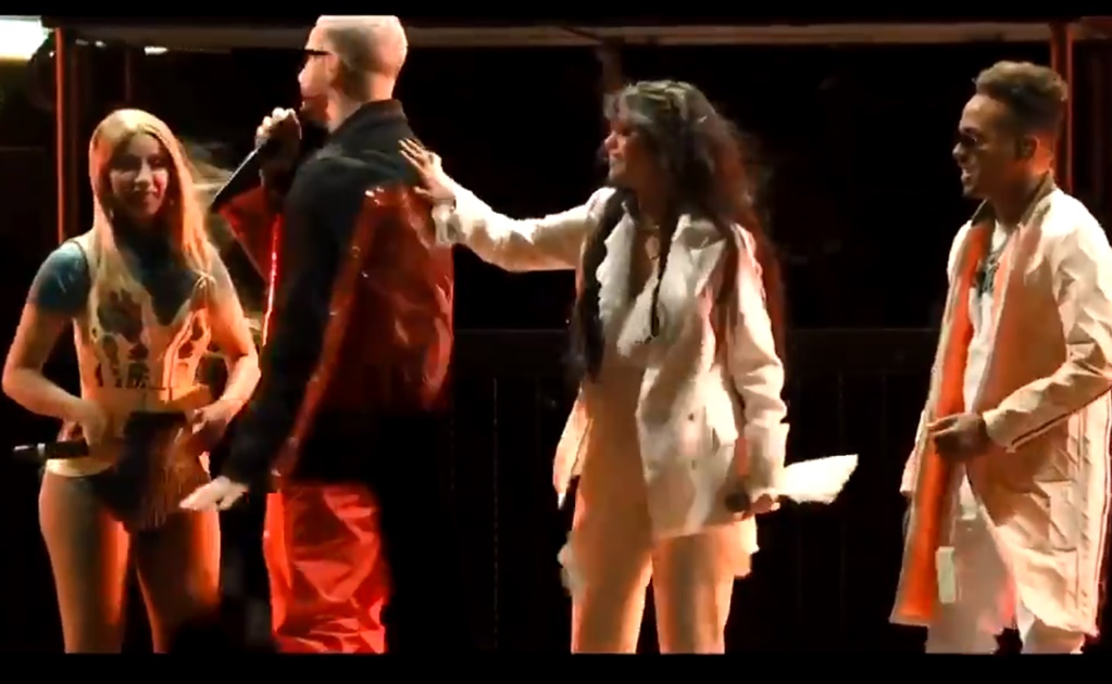 Ozuna, Selena Gómez y Cardi B cantan "Taki Taki" por sorpresa en Coachella