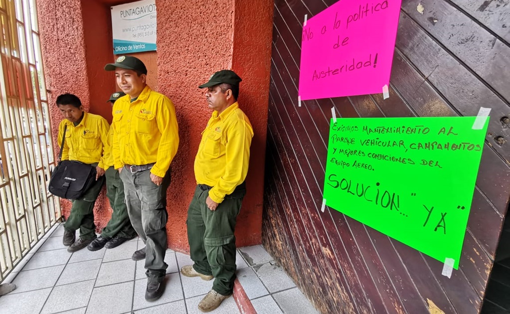 Brigadistas de Oaxaca denuncian que combaten incendios sin equipo y sin sueldo