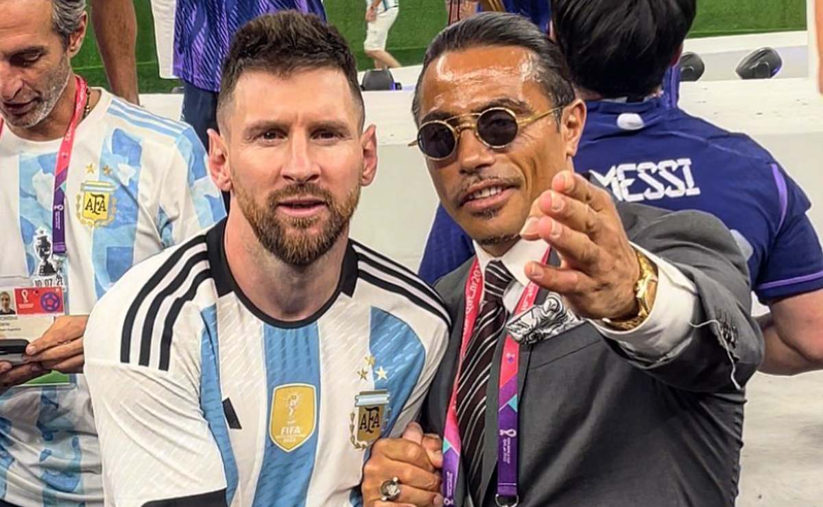 Chef Salt Bae rompe las reglas de la FIFA y fastidia a Messi en festejo de Argentina 