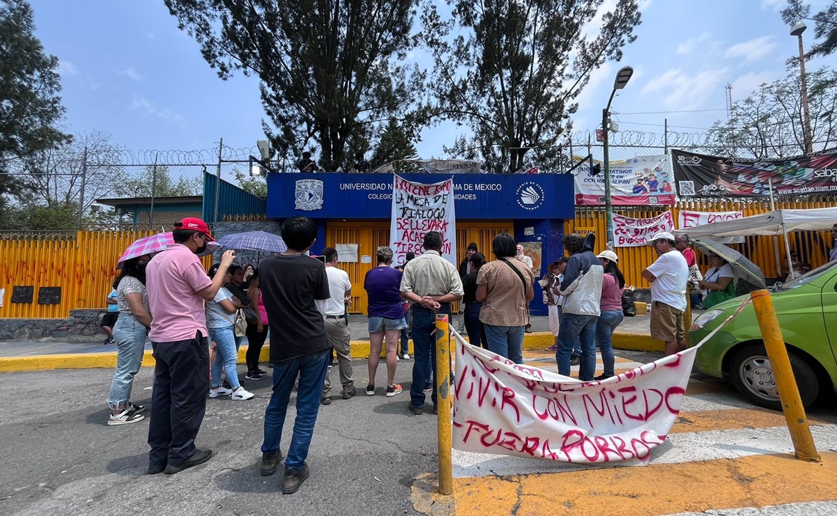 Padres de familia piden a estudiantes liberar el CCH Naucalpan a un mes de los disturbios