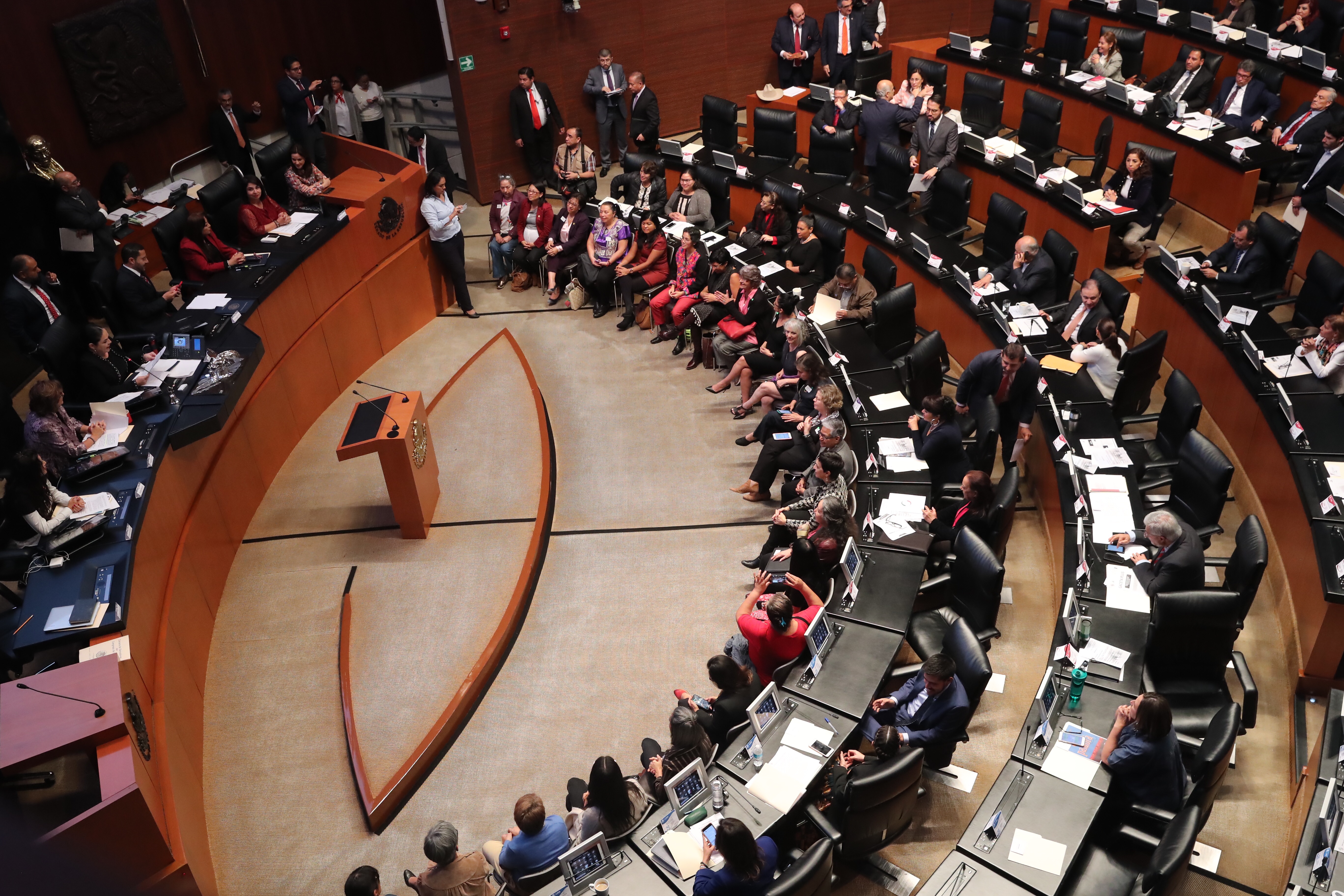 Huele a tiempo extra en el Senado