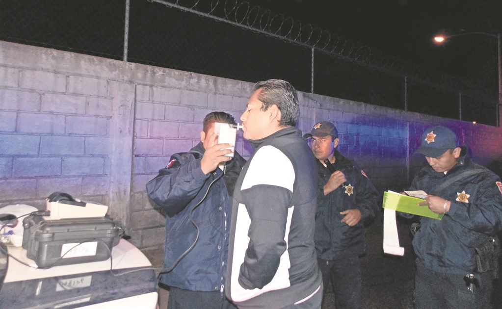 Remiten a 40 personas al Torito por pasar límites de alcoholímetro en CDMX