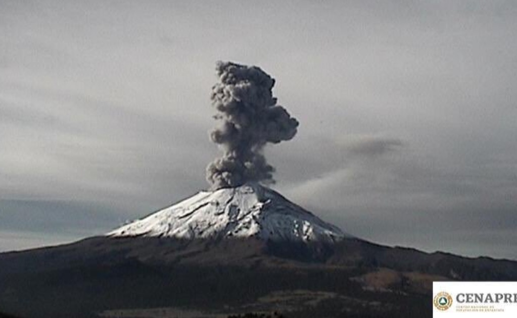 Popocatépetl registra explosión; emite una fumarola de 2 kilómetros