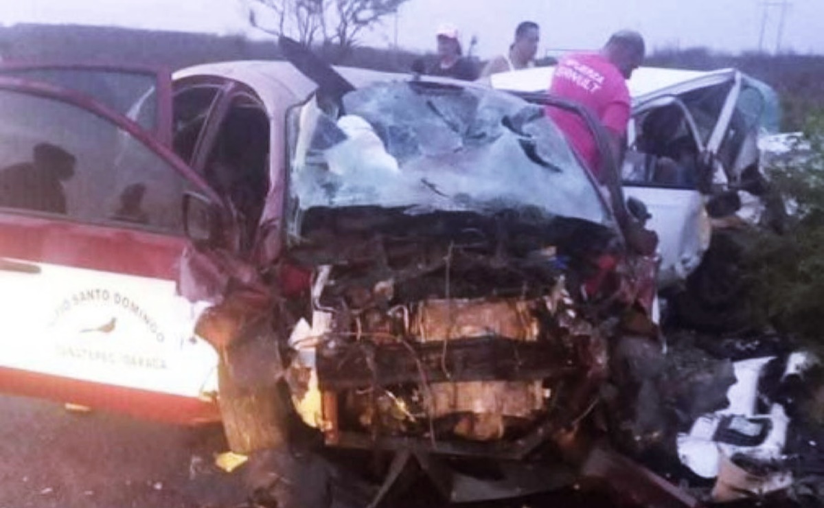 Mueren 3 migrantes en accidente carretero en Oaxaca; hay dos más heridos de gravedad