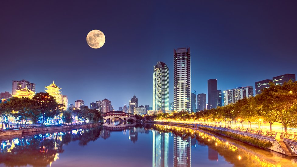 La "luna artificial" que podría iluminar una ciudad de China