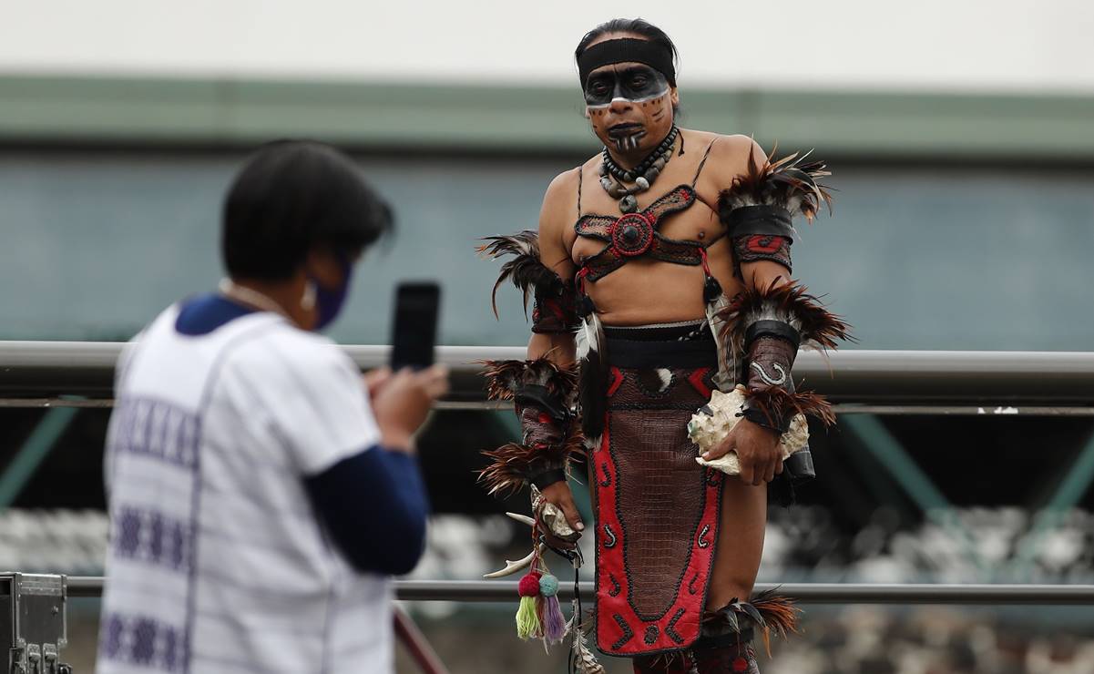 Celebran 700 años de Tenochtitlan con indígenas de convidados de piedra