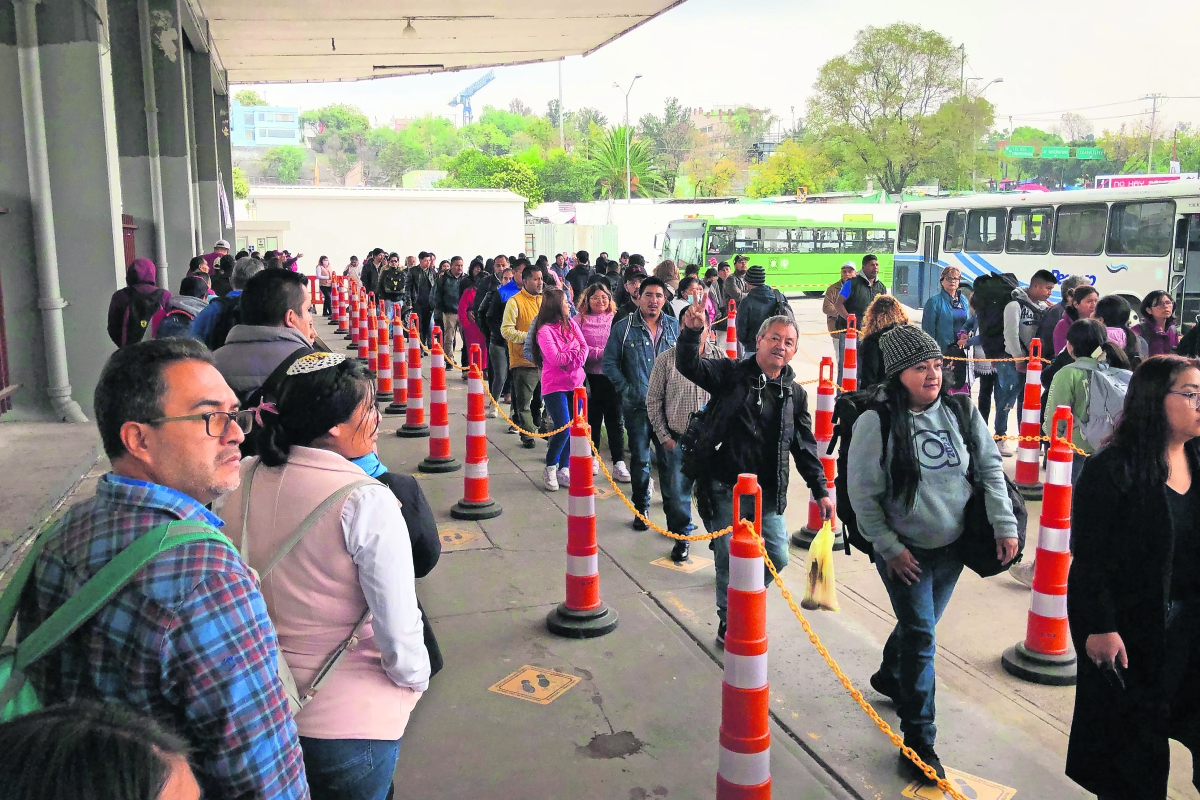 En Observatorio, largas filas para subir al RTP