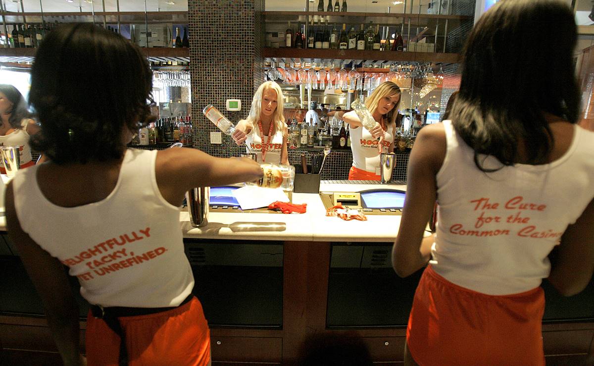 Hooters aclara que filial de México no tendrá nuevos uniformes 