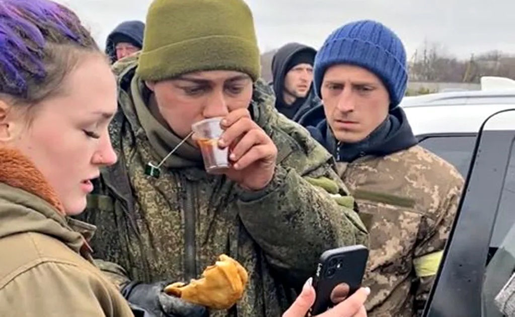 VIDEO. Ucranianos ayudan a soldado ruso a llamar a su mamá