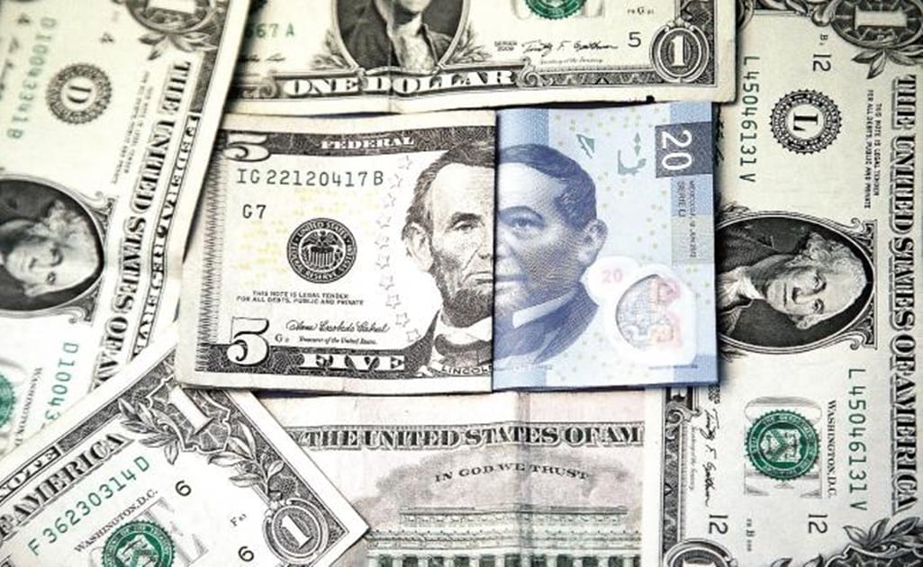 Dólar supera la barrera de los 21 pesos en bancos