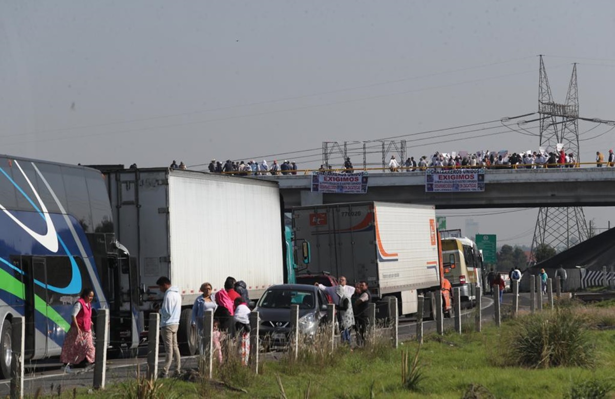 Suma 6 horas bloqueo en autopista Toluca-Atlacomulco por desaparición de 4 trabajadores mexiquenses en Zacatecas