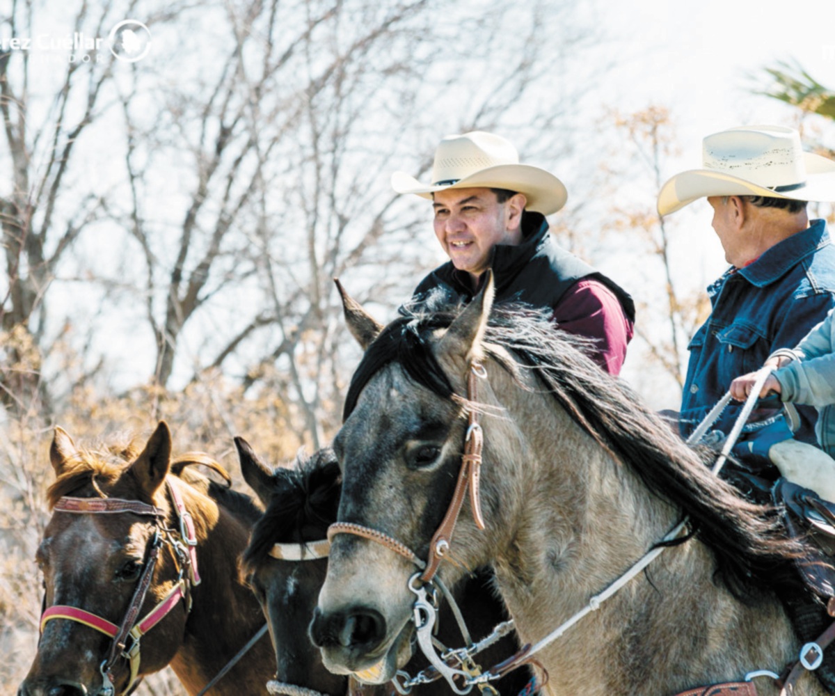 Chelita a caballo y otras formas de ganar el voto en Morena