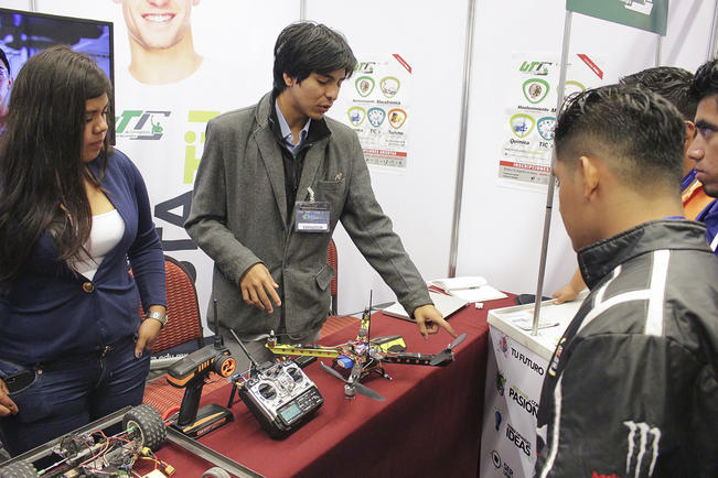 Estudiantes de la UTC crean prototipo de dron 