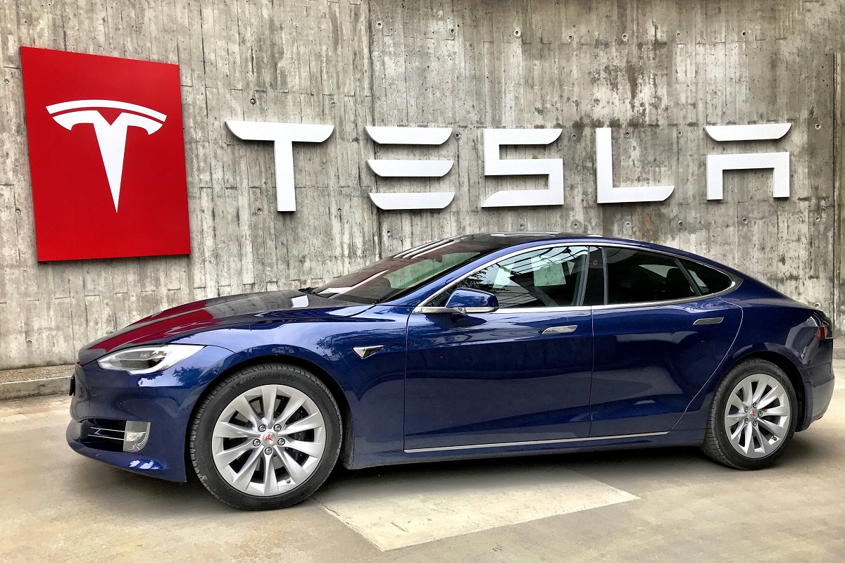 Tesla deberá pagar 200 mil dólares a hombre que compró auto de segunda mano 
