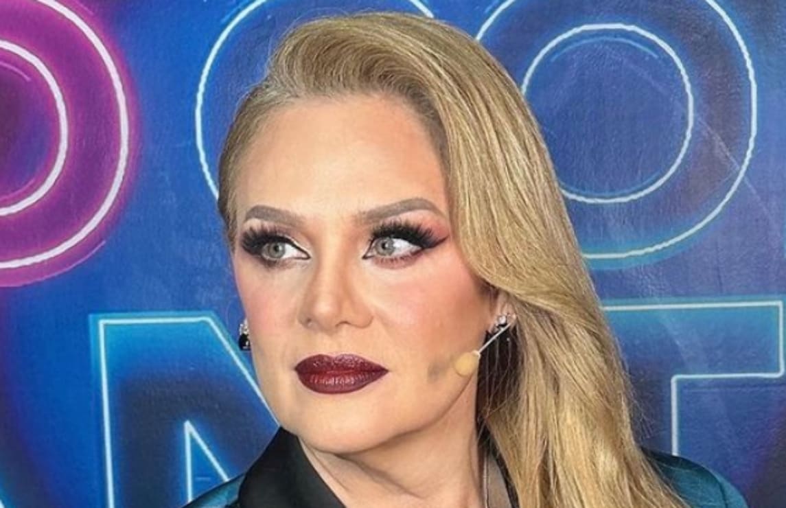 Érika Buenfil irradia sensual elegancia con outfit estilo militar