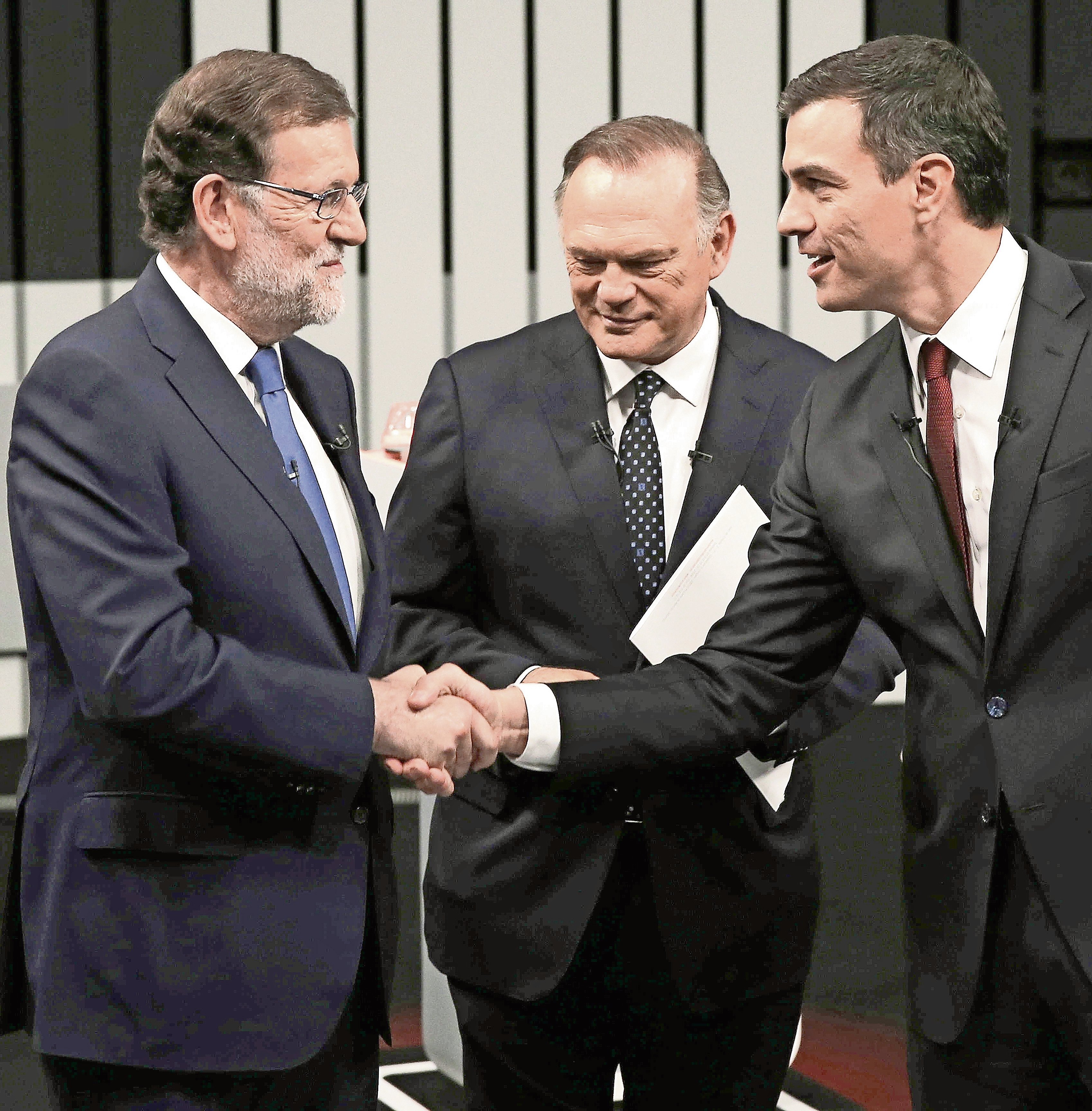 Rajoy se defiende de la corrupción ante una izquierda dividida 