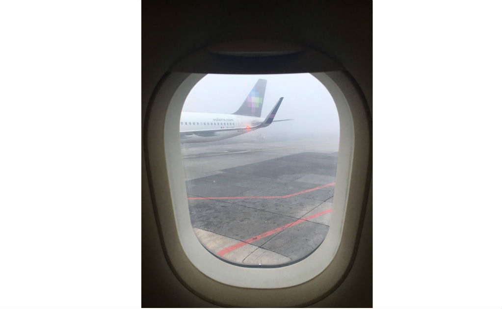 Suspenden vuelos en el AICM por banco de niebla