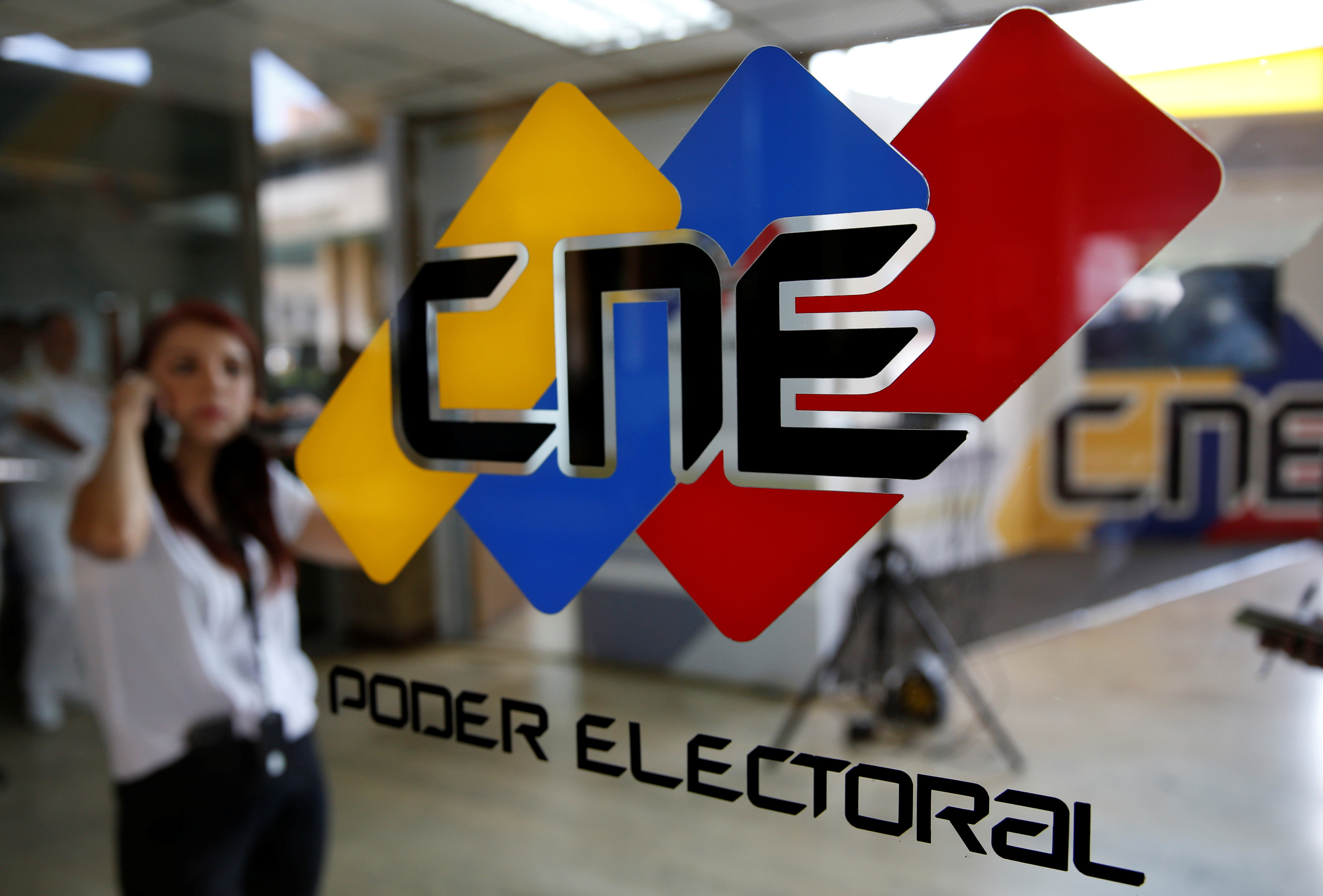 Retrasan referendo revocatorio contra Maduro