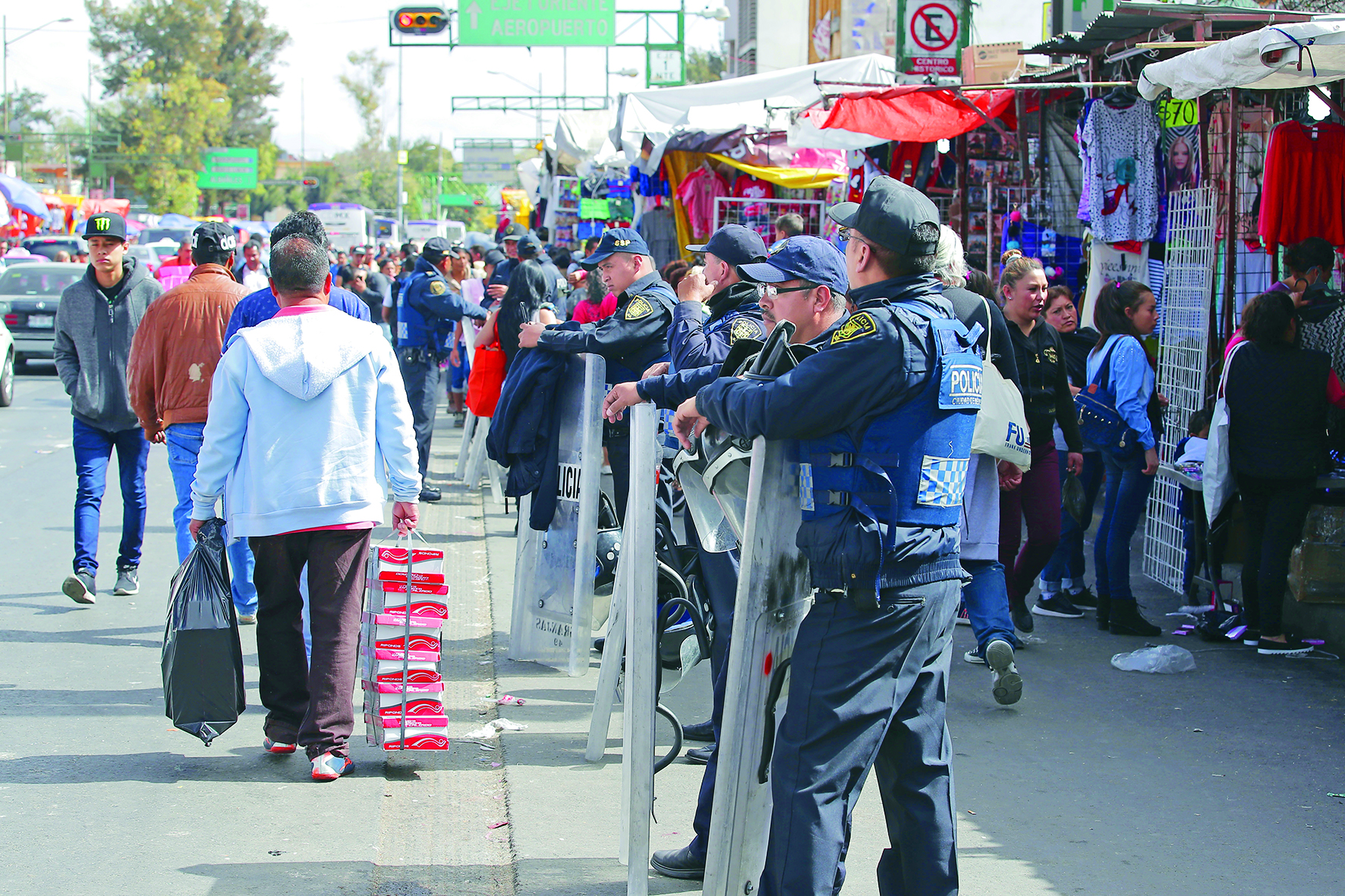 Comerciantes establecidos sacan provecho de inseguridad en Tepito