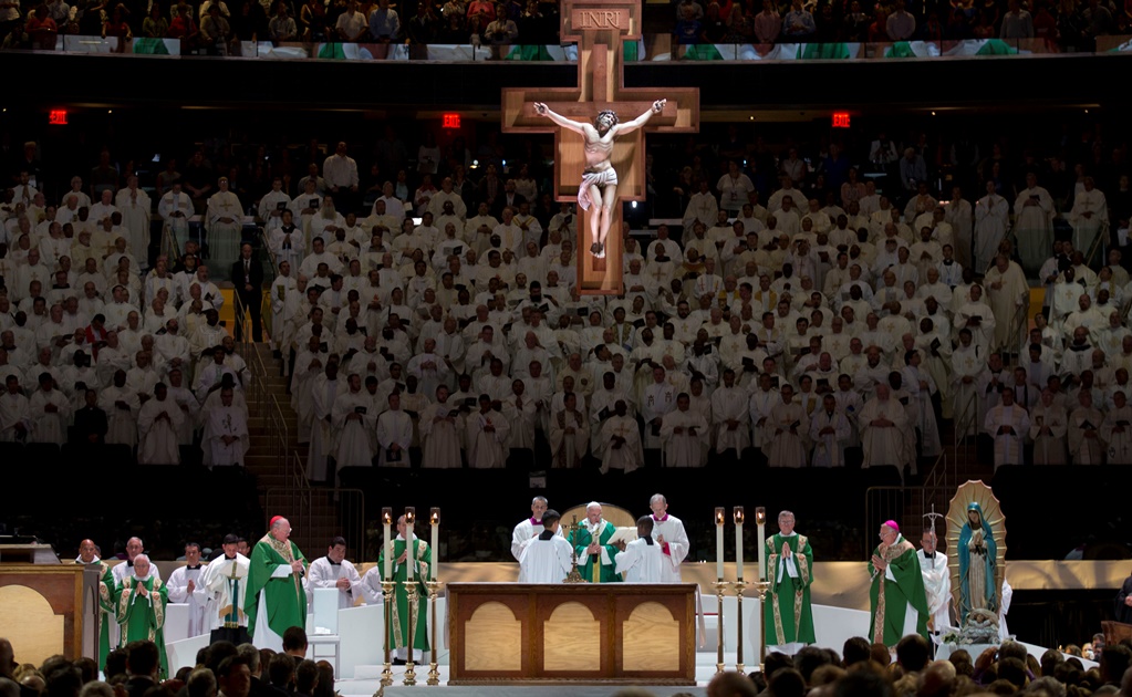 Papa ofrece misa en el Madison Square Garden