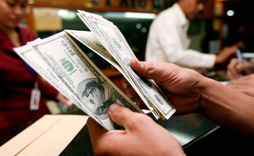 Precio del dólar: Moneda abre la semana al alza en 17.21 pesos al mayoreo