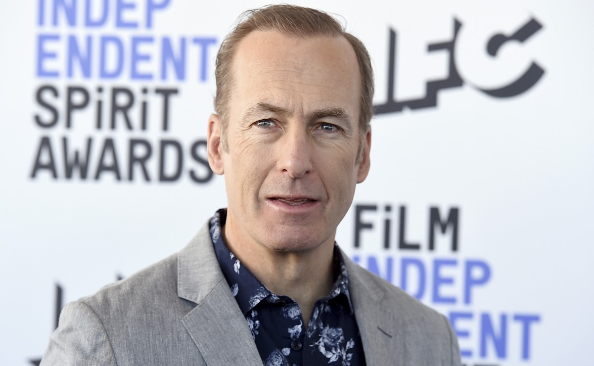 "Me va a costar un poco recuperarme", dice Bob Odenkirk tras "pequeño ataque al corazón"