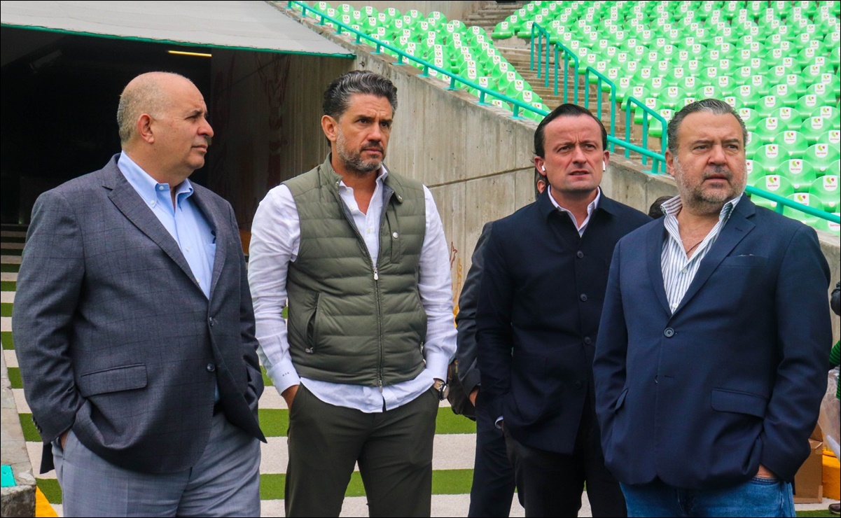 Juan Carlos Rodríguez y Mikel Arriola visitan a Santos Laguna como parte de su gira de trabajo